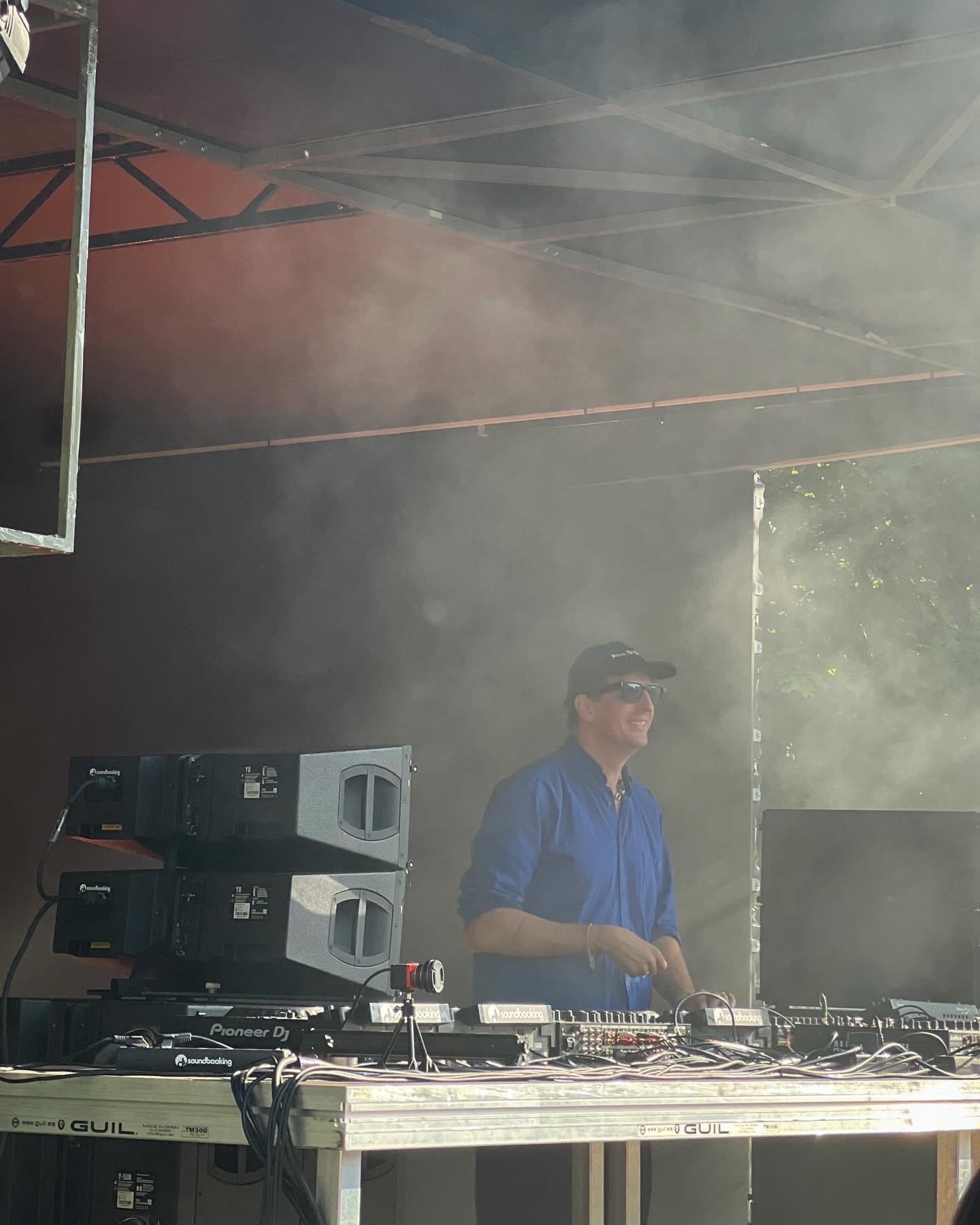 4C1DAB40-524A-4199-A4F4-1352351E545C